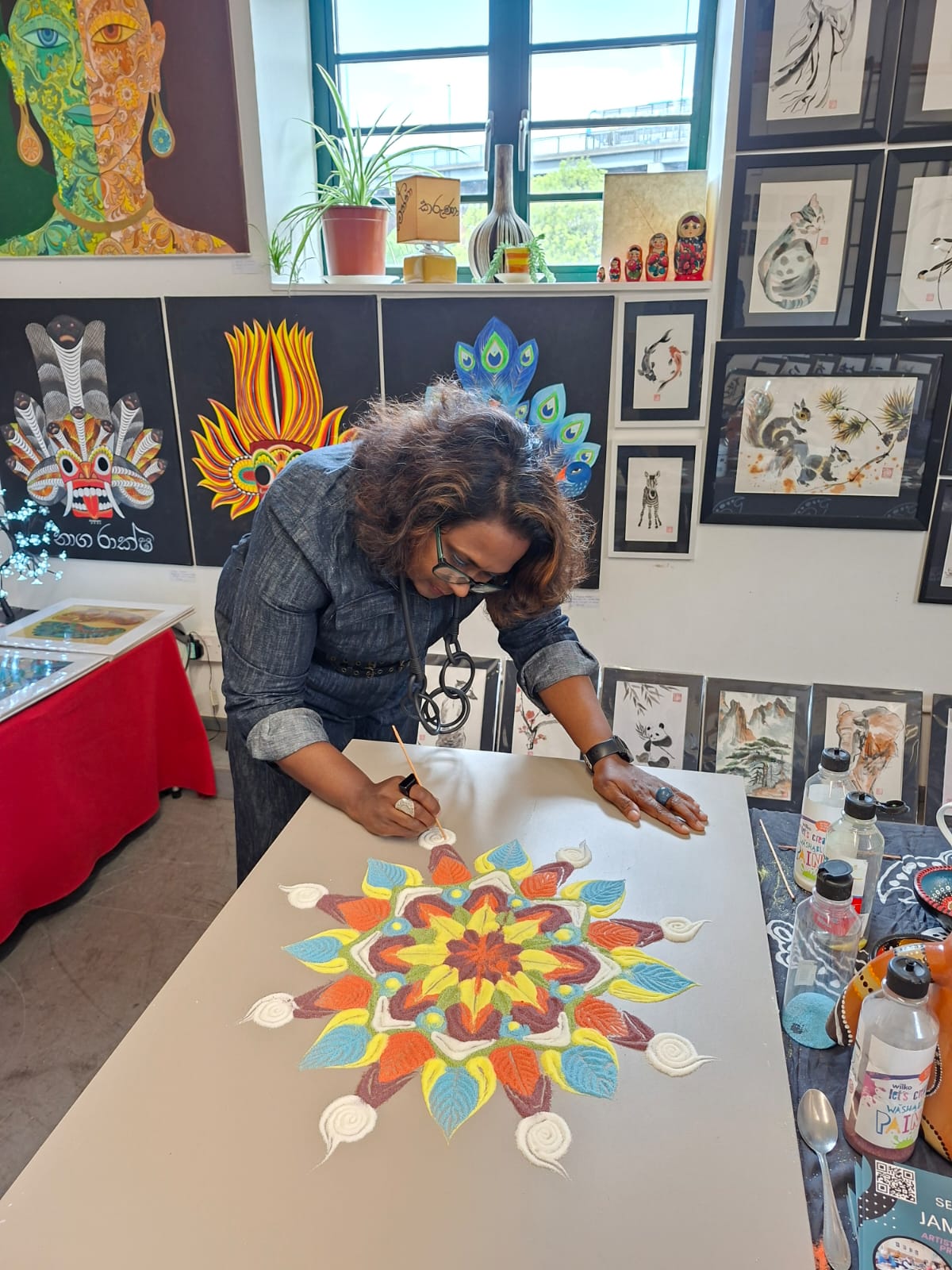 4.-Randoli-creating_Jayamini-De-Silva